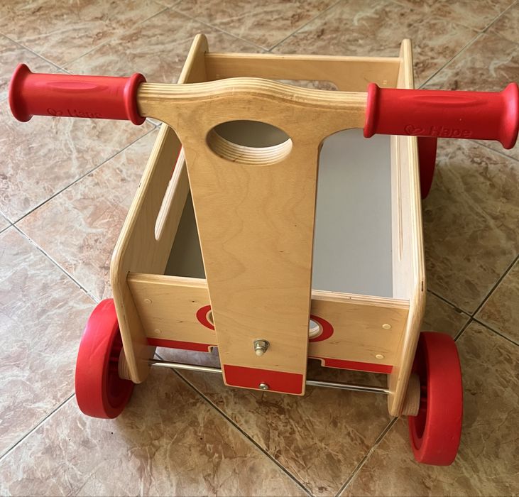 Дървена количка за бутане Hape