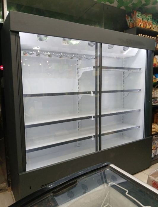 Витрина холодильник из первых рук