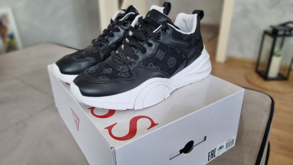 Дамски обувки GUESS