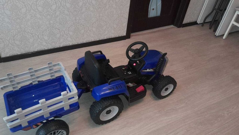 Трактор детский с прицепом