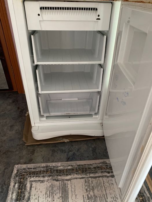 Холодильник Indesit