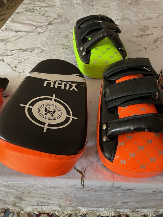 Боксерские перчатки,шлем,лапы