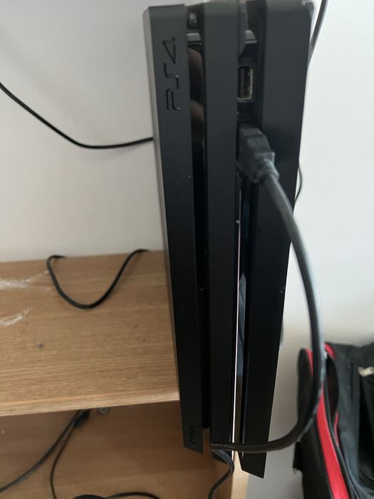 Ps4 pro with monnitoore asus 144 hz with a web cam and vr and 12 game