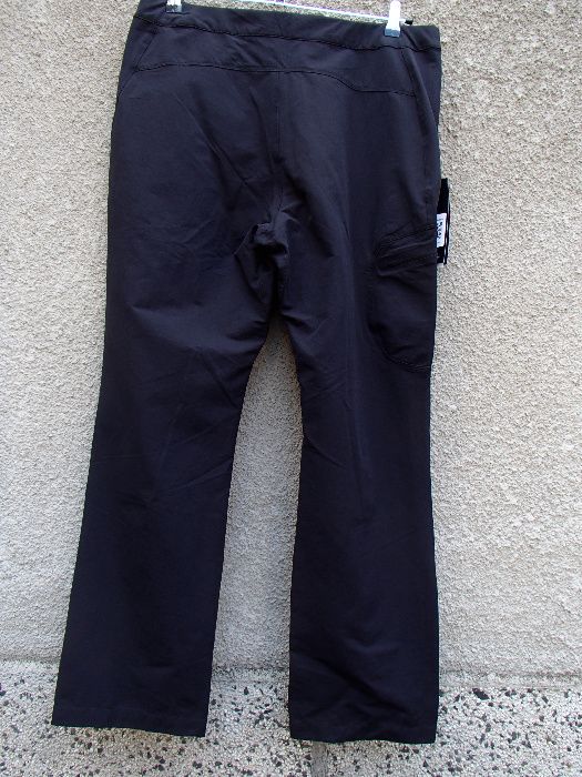 Продавам лек пролетноесенен разтеглив черен панталон Arc'teryx