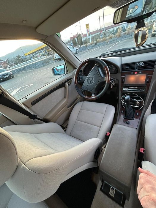 Mercedes W202 c180