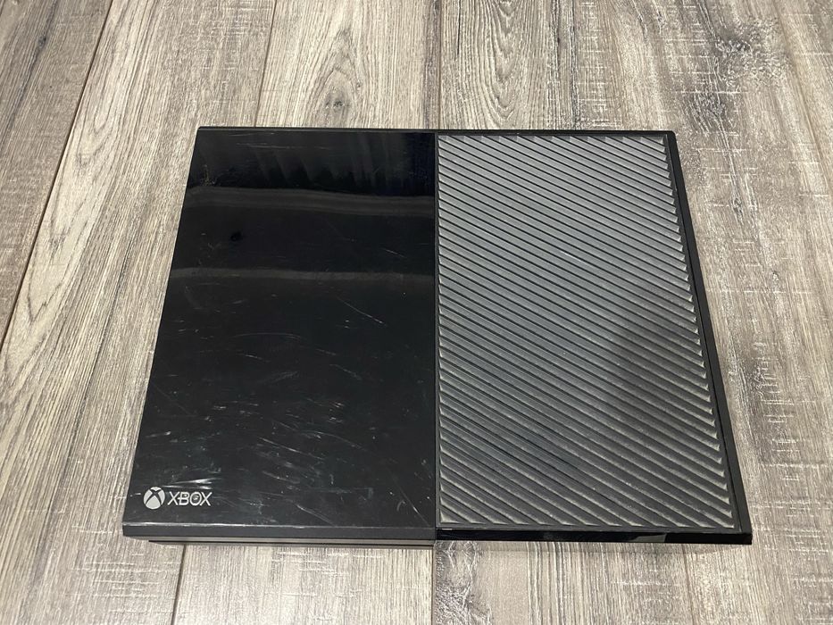 Продам игровую консоль Xbox One