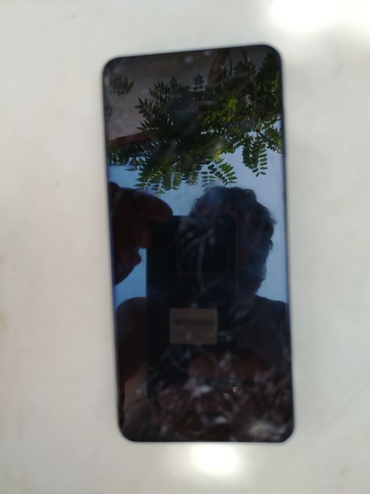 Samsung Galaxy A12 cu display-ul spart. Placa este buna. Telefon pentru piese