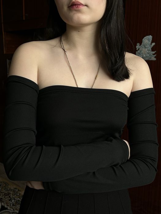 топ без лямок с дополнительными руковами