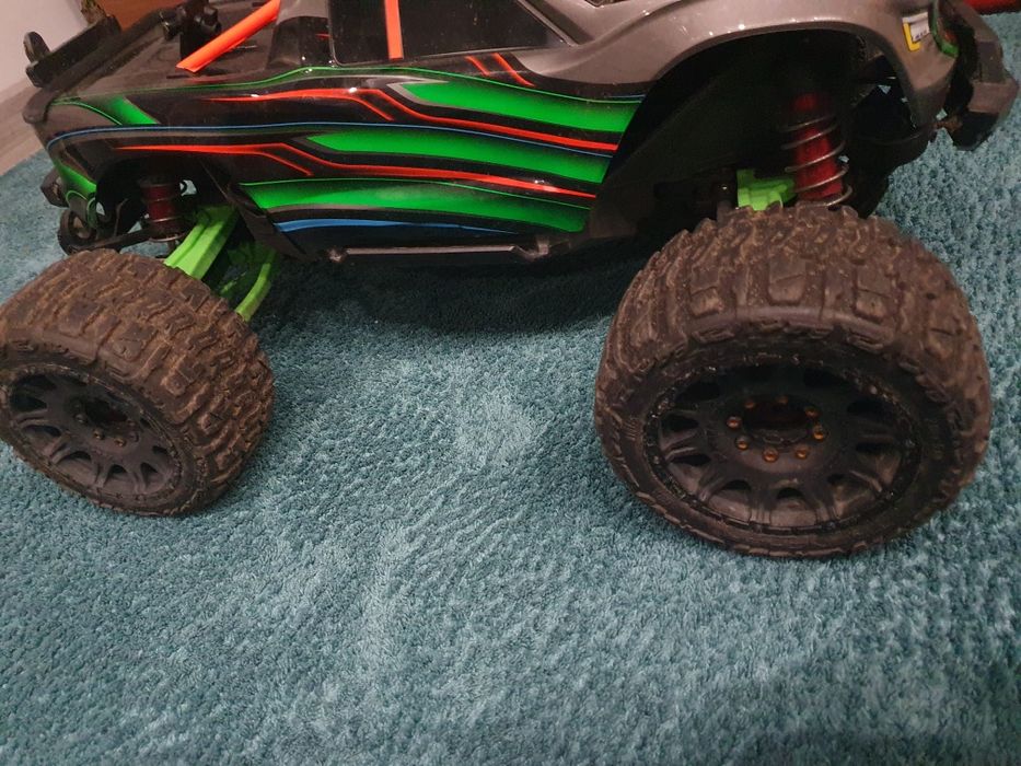 Рц Траксас Макс  1/10