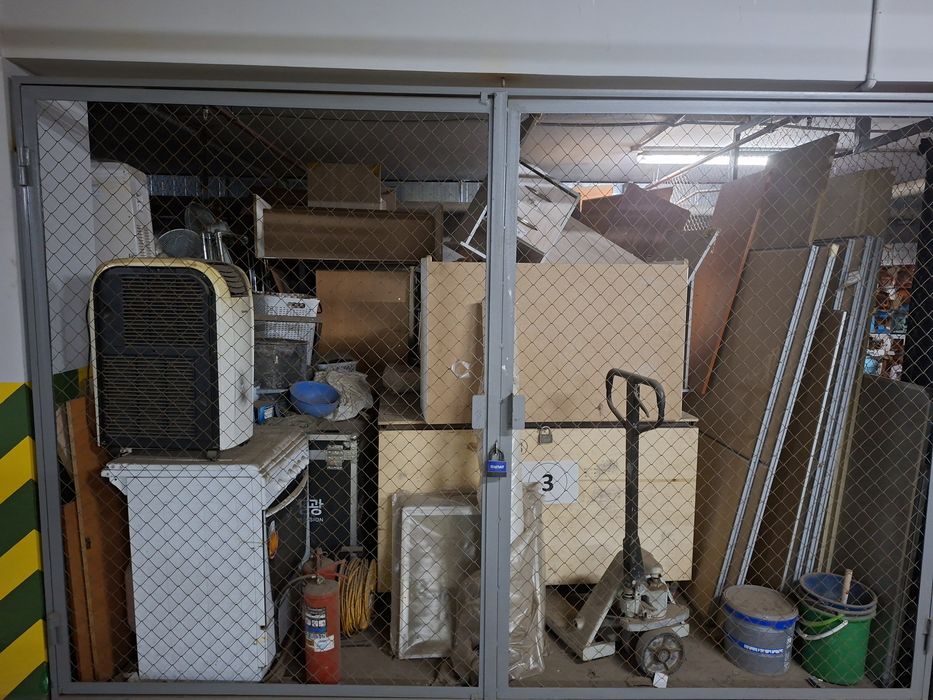 Офисные мебели кресло столы