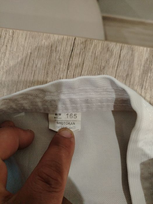 Продавам кимоно 165см.