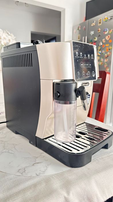 Expresor nou delonghi
