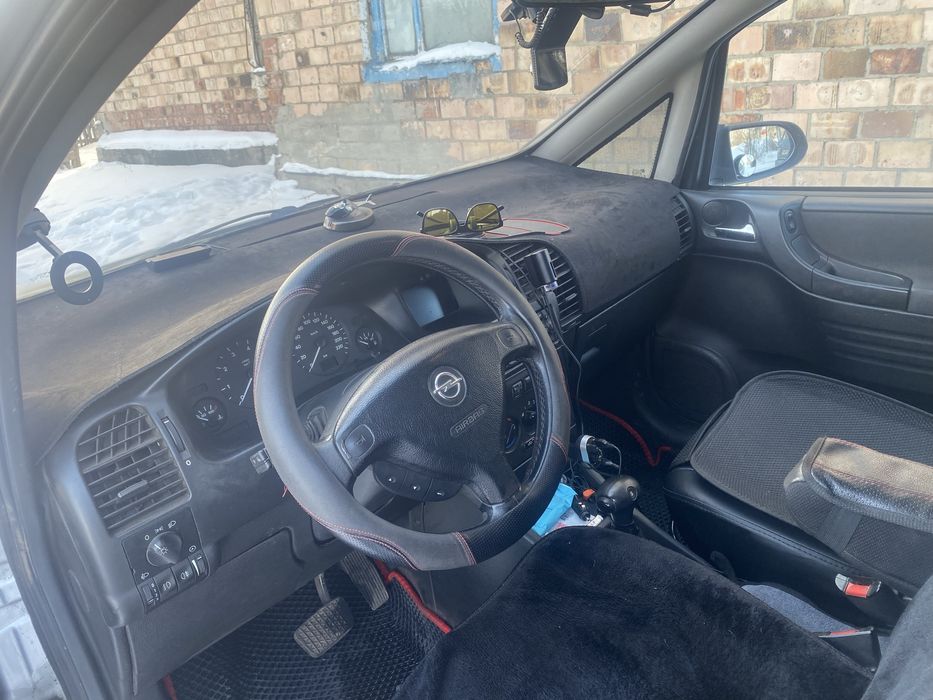 Продаю Opel Zafira A 2002 год
