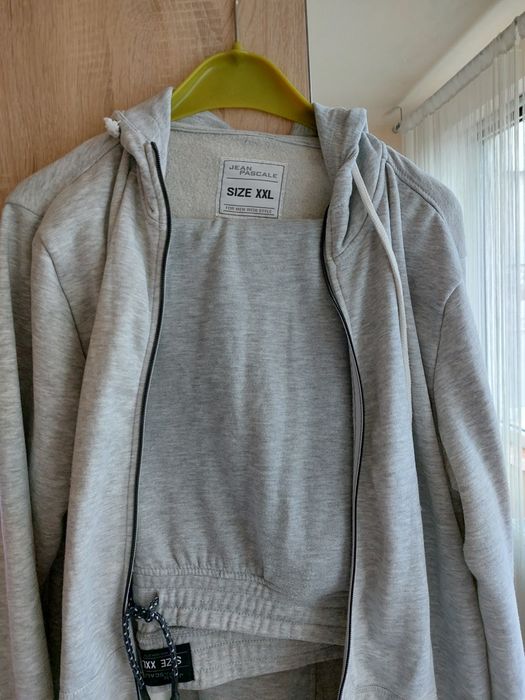 Vând trening bărbătesc