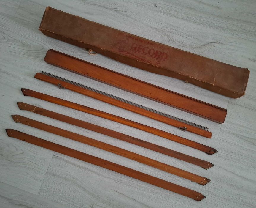 Masina veche de tricotat manual marca RECORD - romaneasca - comunism
