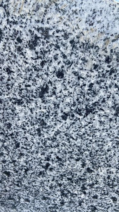 Executăm lucrări premium din piatră naturală și quartz compozit, la comandă