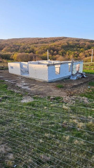 Urgent casă de vânzare in construcție
