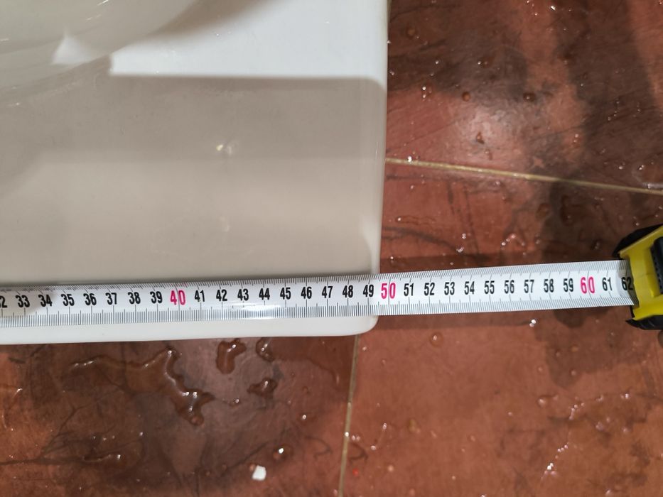 Ботуш с мивка за баня