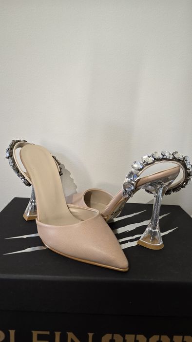 Обувки чисто нови