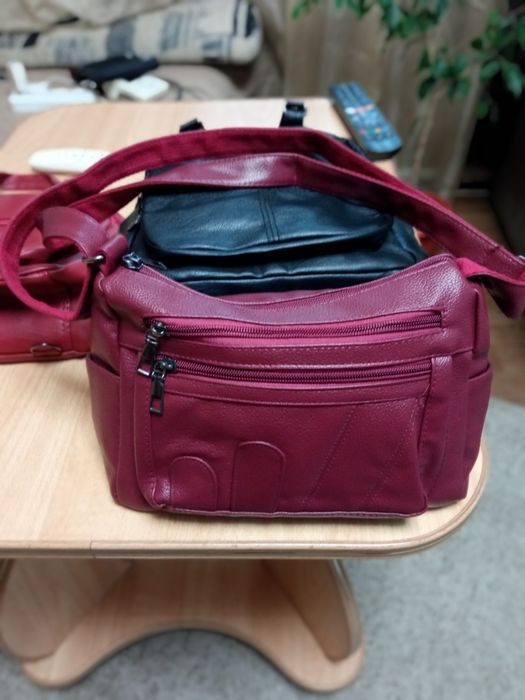 Продам новые кожаные сумки.