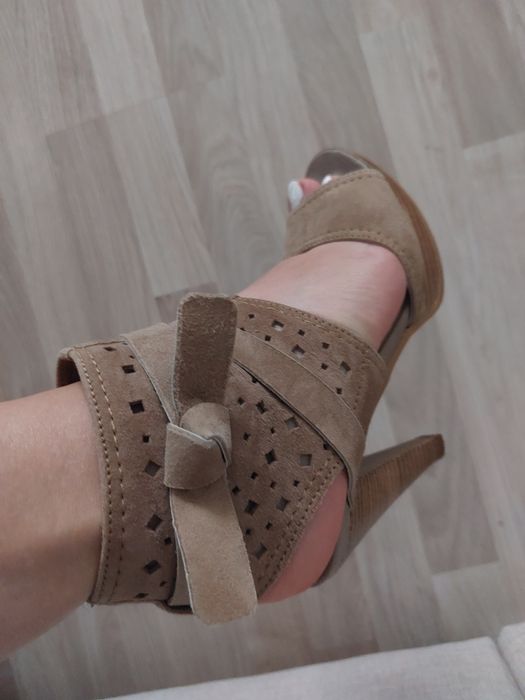 Botine decupate 37, Bata, din piele