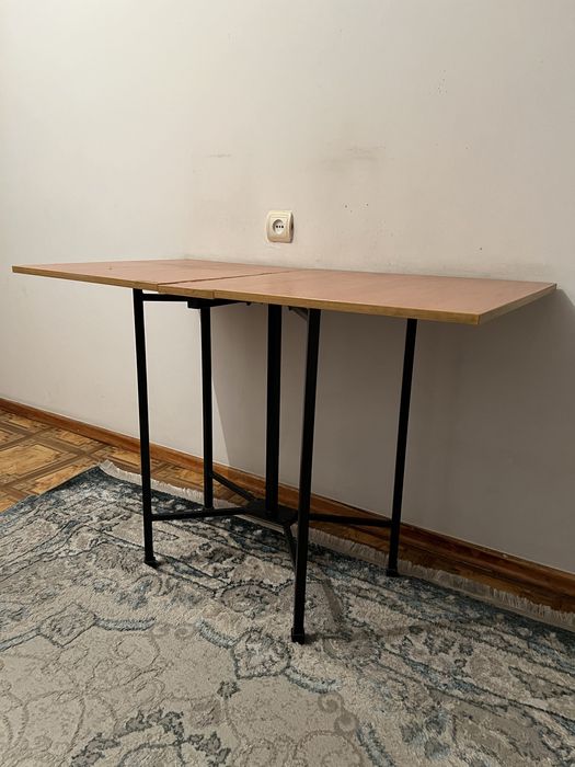 Продам стол небольшой срочно!