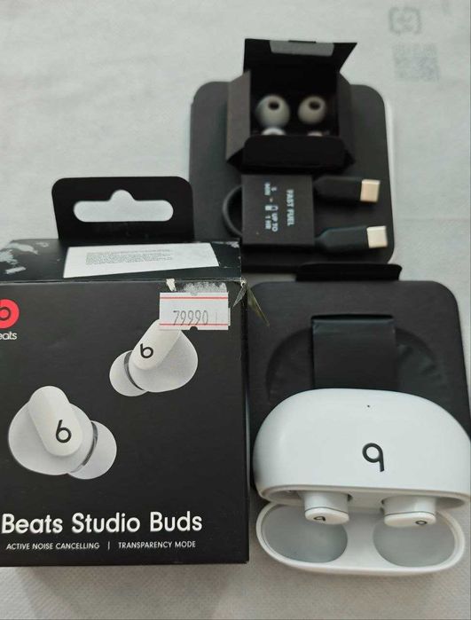 Наушники Beats Studio Buds + (белые)