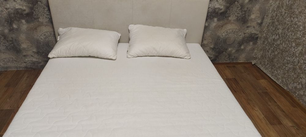 Двухспальная кровать