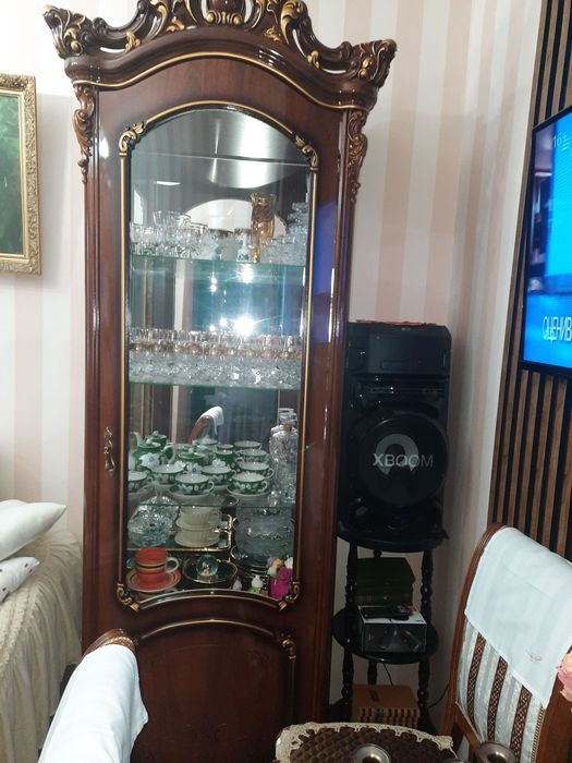 Шкаф витрина Белорусь почти новая