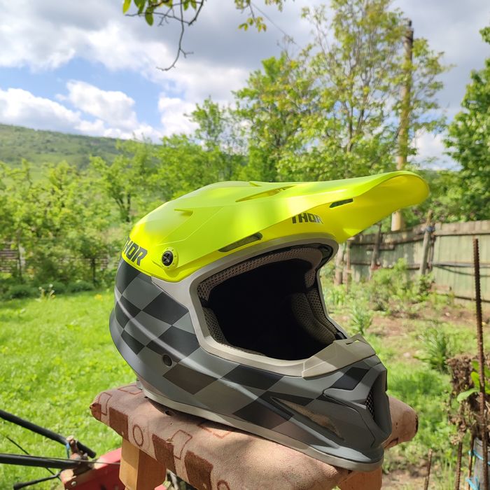 Vând cască THOR enduro motocross