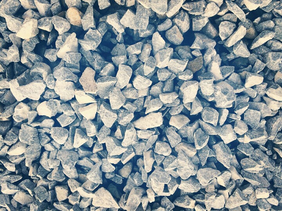 Песок в мешках по 25кг.