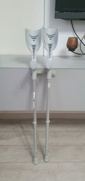 Костыли новые, бренд THUASNE