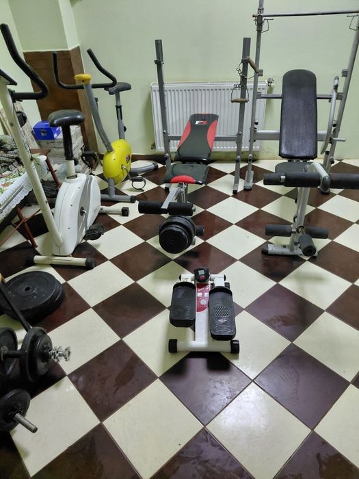 Vând sau schimb aparate de culturism!