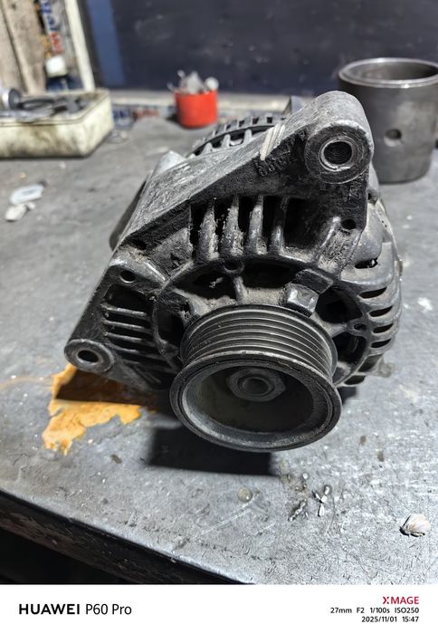 Продам генератор audi 100