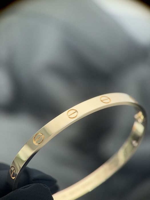 Гривна по модел Cartier LOVE Classic – B6067517