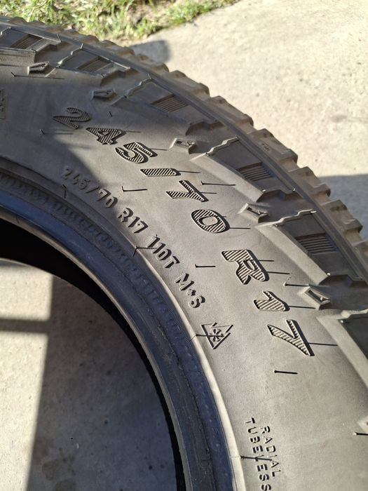 2 Anvelope de iarnă  245 70 r17 Pirelli