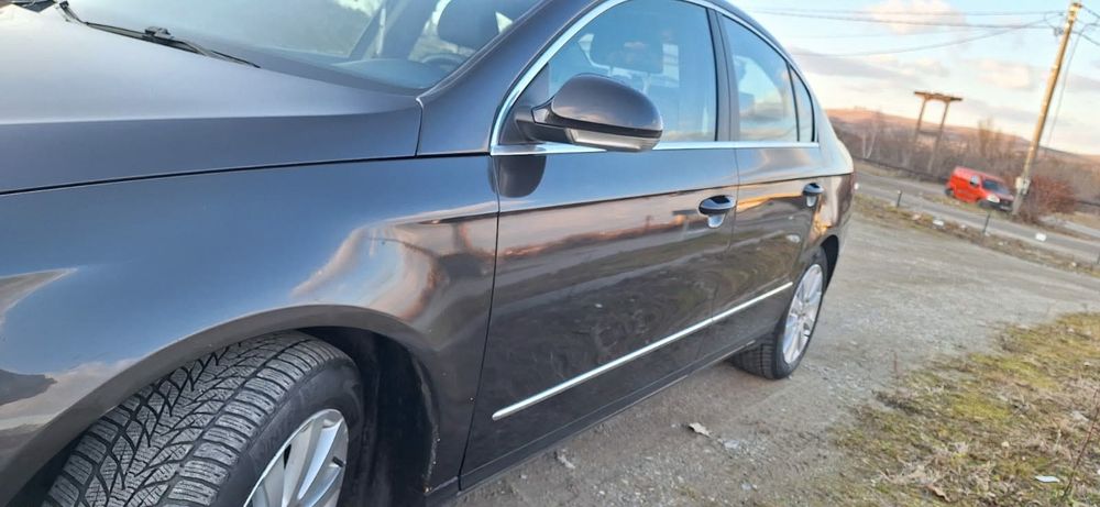 Vând Volkswagen Passat B6