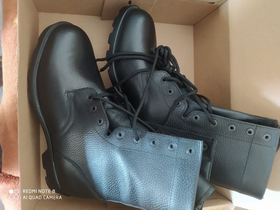 Продаю берцы новые