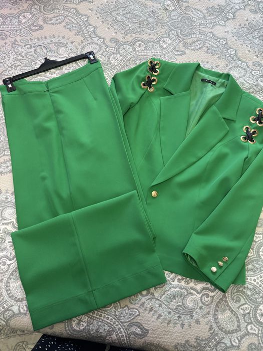 Брючный костюм женский