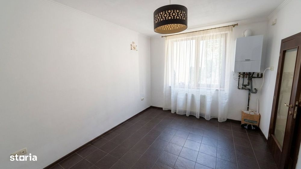 Casă individuală cu 4/5 locuri de parcare în Domenii