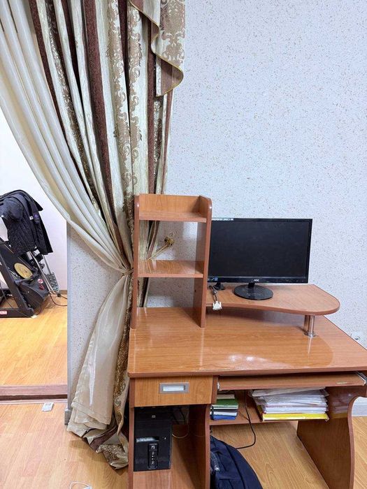 Стол с компьютером