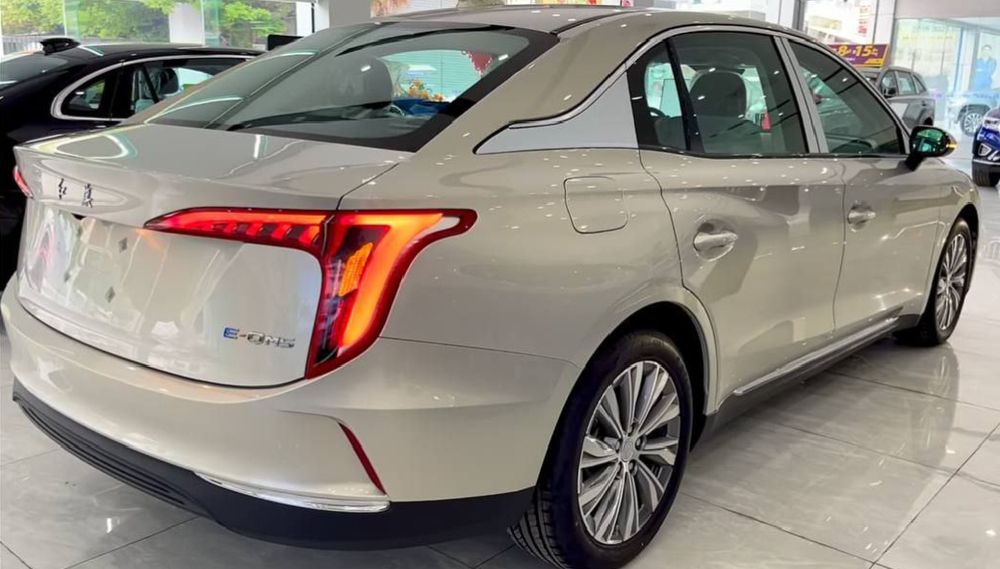 Hongqi E-QM 5 Full Restyling 500/610км 2025