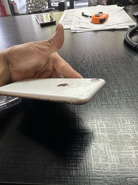 Iphone xr белый .