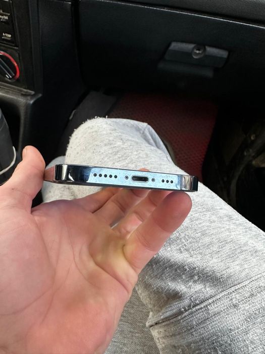 Продам айфон 12 про 128г акб 84