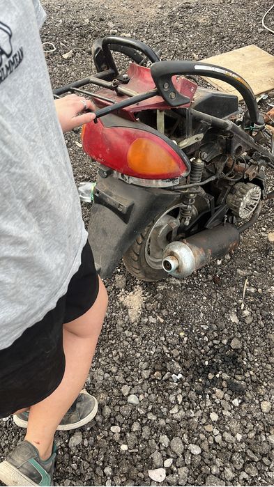Продам мопед и много запчастей