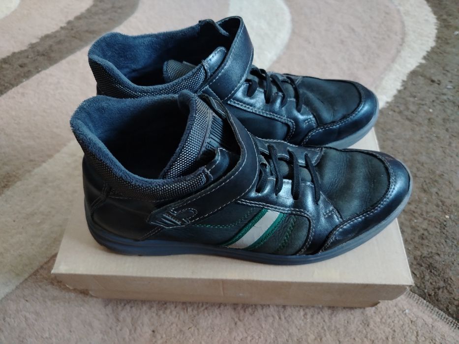 Продам обувь весеннюю Юничел