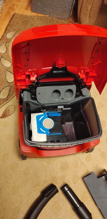 Aspirator cu spalare BOSCH , 5l, 2100W, negru-rosu