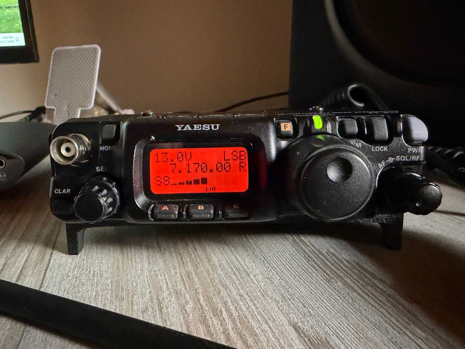 Statie CB HF Vhf Uhf Yaesu Ft 817ND