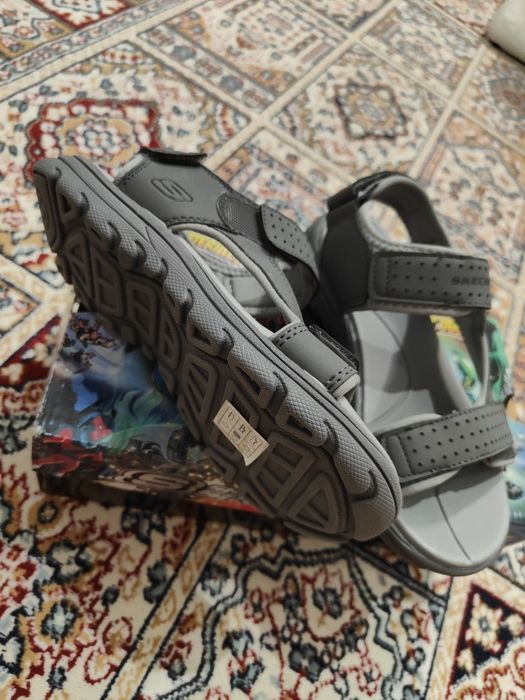 Сандали Skechers  новый сандали размер 35