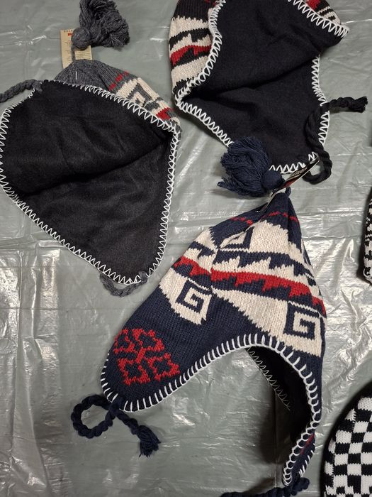 Оригинални зимни Шапки 10лв броя !